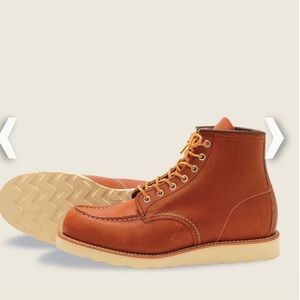Like new!! Red Wing classic 6 inch moc boots 875